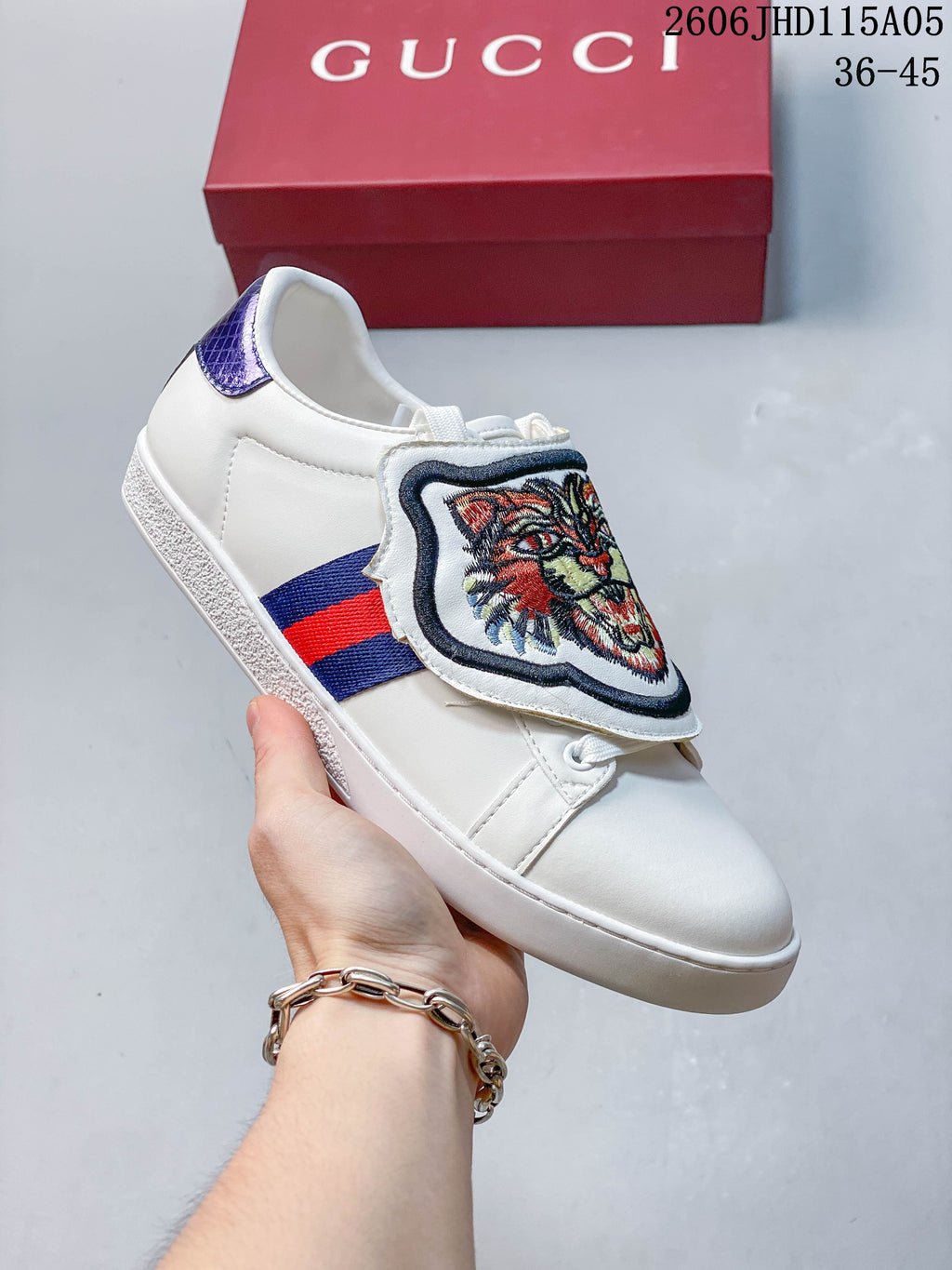 Gucci G34087 White Embroidered Low-Top Sneakers