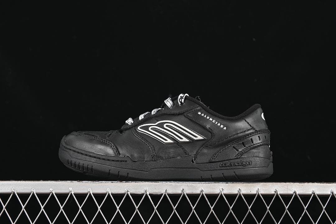 Balenciaga Hamptons Worn Out Sneakers Black WCURB1000