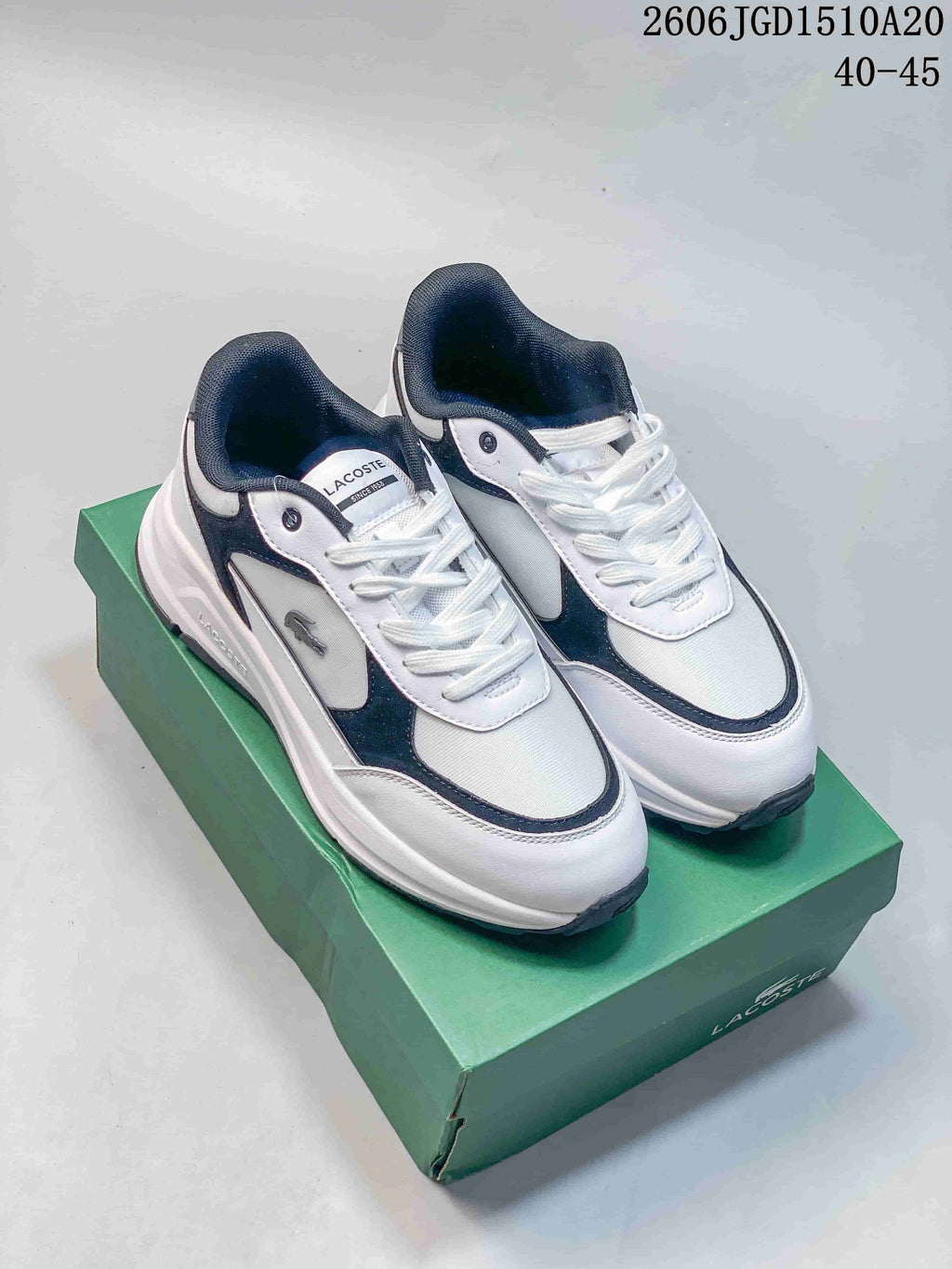 Lacoste 611140ASEQQ White and Navy Low-Top Sneakers