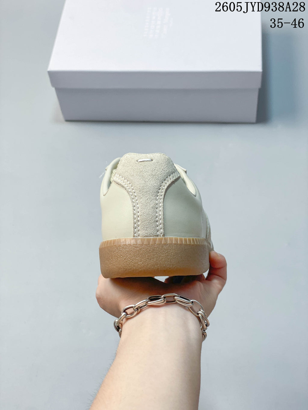 Maison Margiela Replica Low-Top Sneakers in Cream
