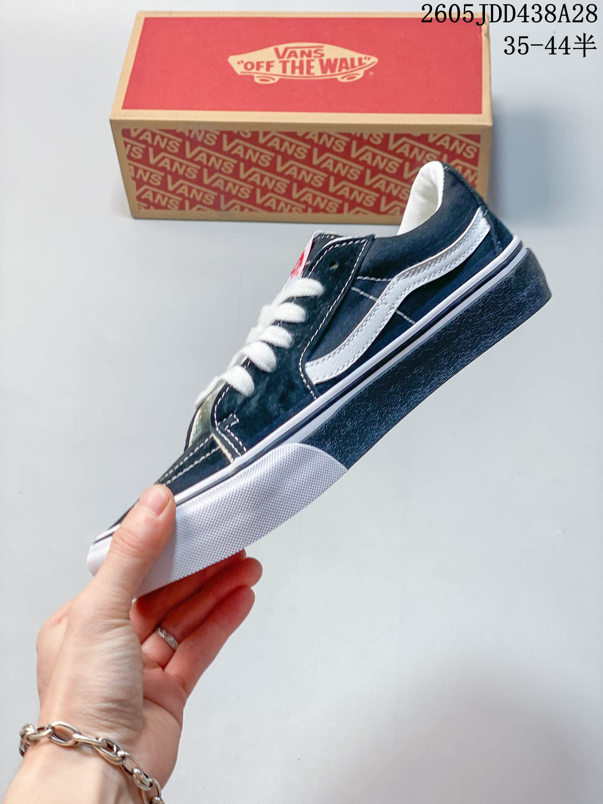 Vans Old Skool Sneakers in Dark Green Suede, VN000CQDCHZ