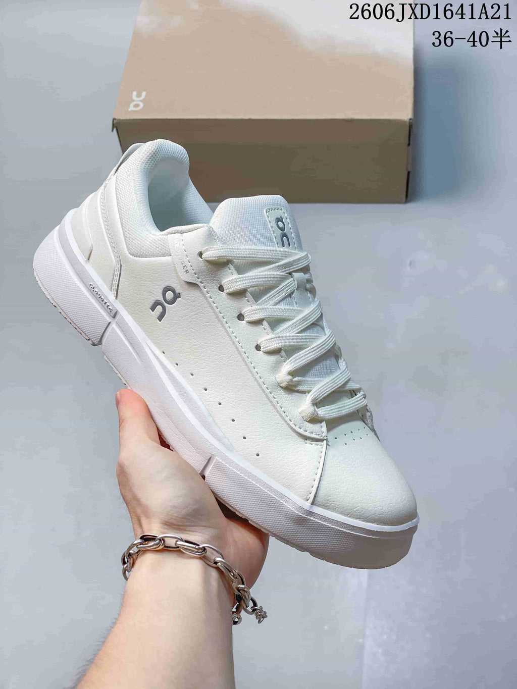 On The Roger Clubhouse Sneakers in White