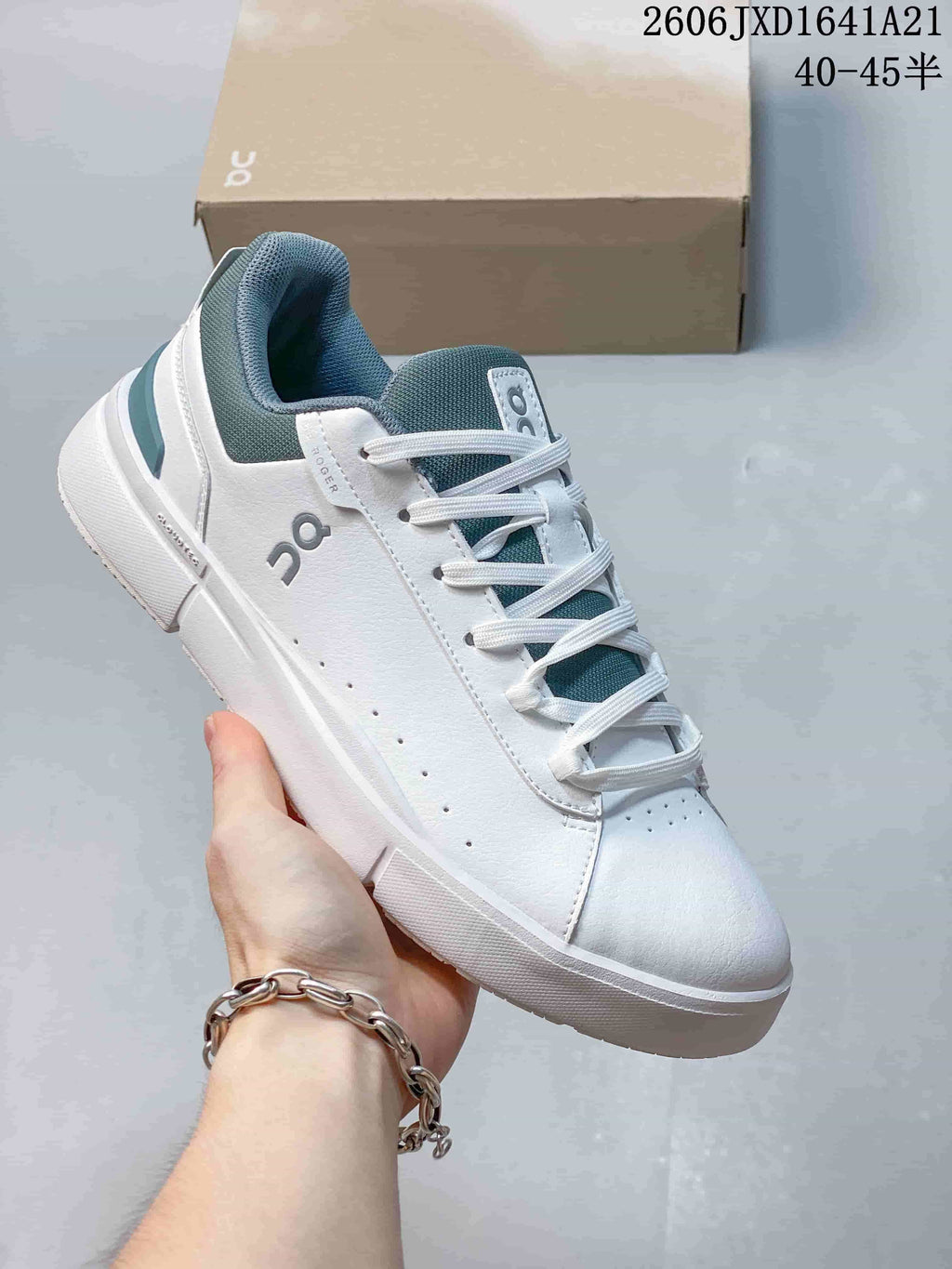 On The Roger Clubhouse Sneakers in White