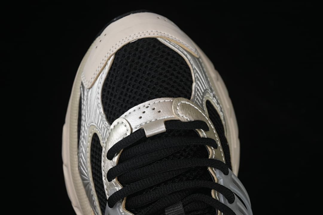 adidas Adistar XLG IF6936 Sneakers in Silver and Beige