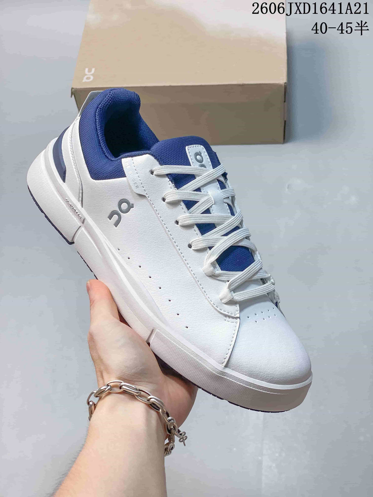 On The Roger Clubhouse Sneakers in White