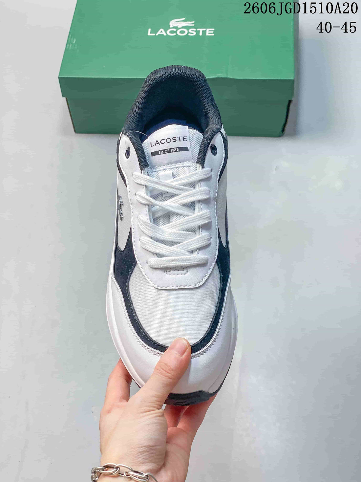 Lacoste 611140ASEQQ White and Navy Low-Top Sneakers