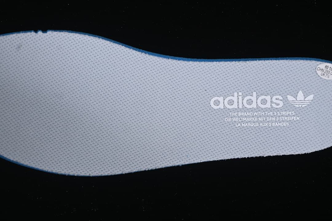 adidas Retropy E5 JQ0007 Sneakers in Gray and Black