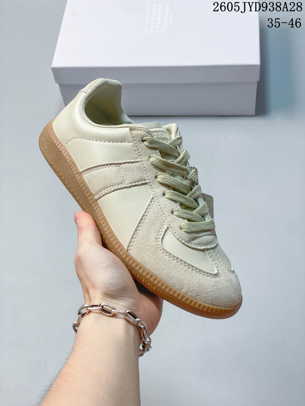 Maison Margiela Replica Low-Top Sneakers in Cream