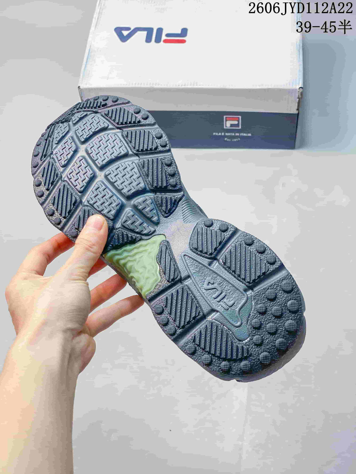 FILA 612520ASUOI Retro Sneakers in Charcoal and Lime