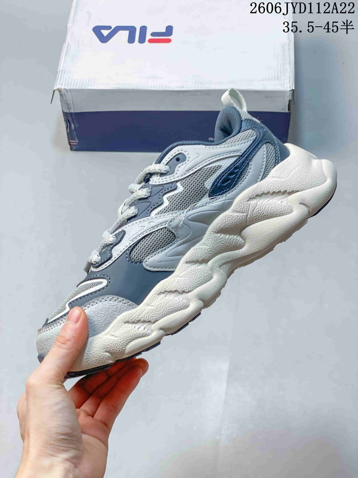 FILA 612520ASUOI Retro Sneakers in Gray and Navy