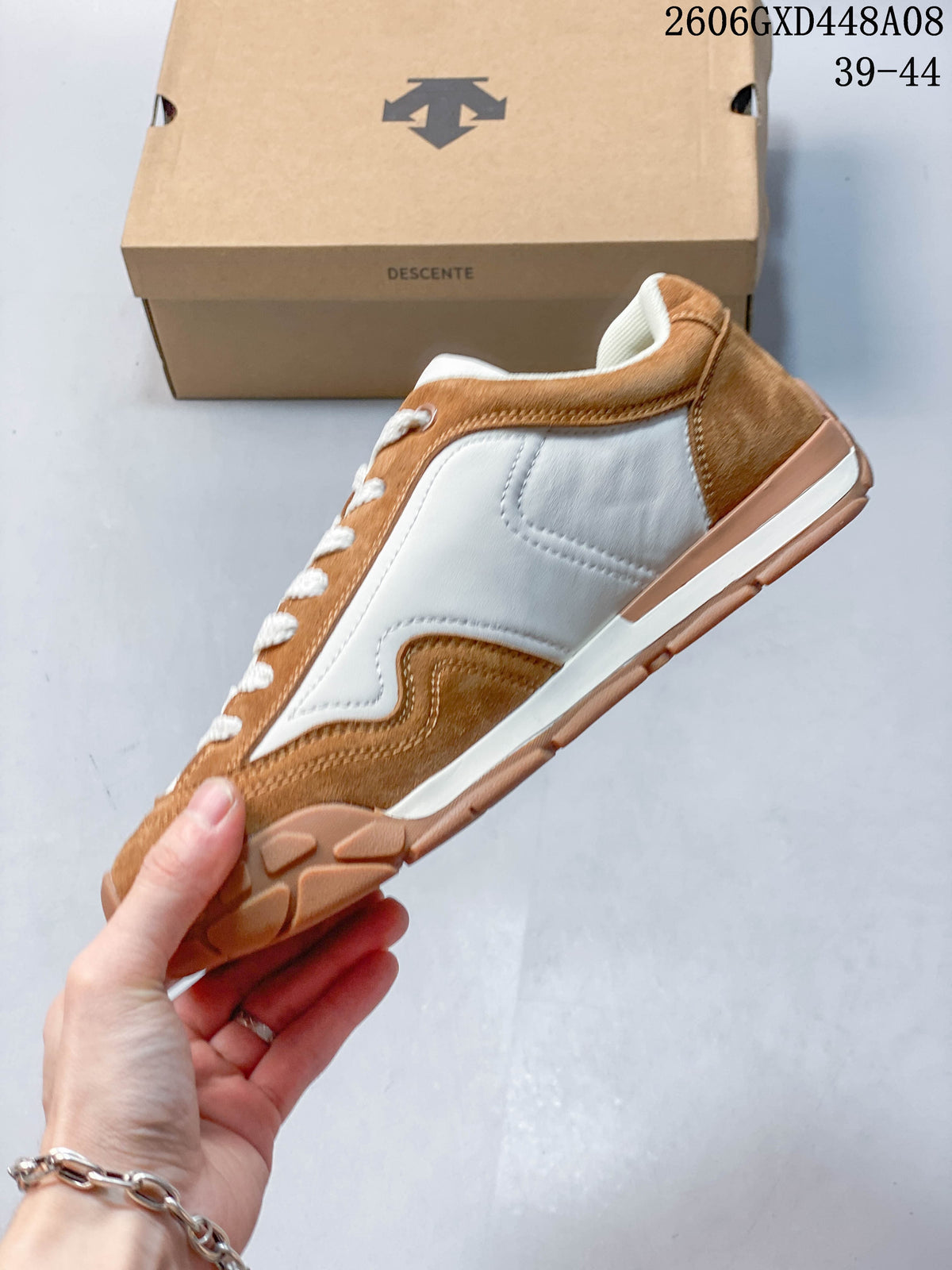 DESCENTE Chron Velo Low-Top Sneakers in Brown and White