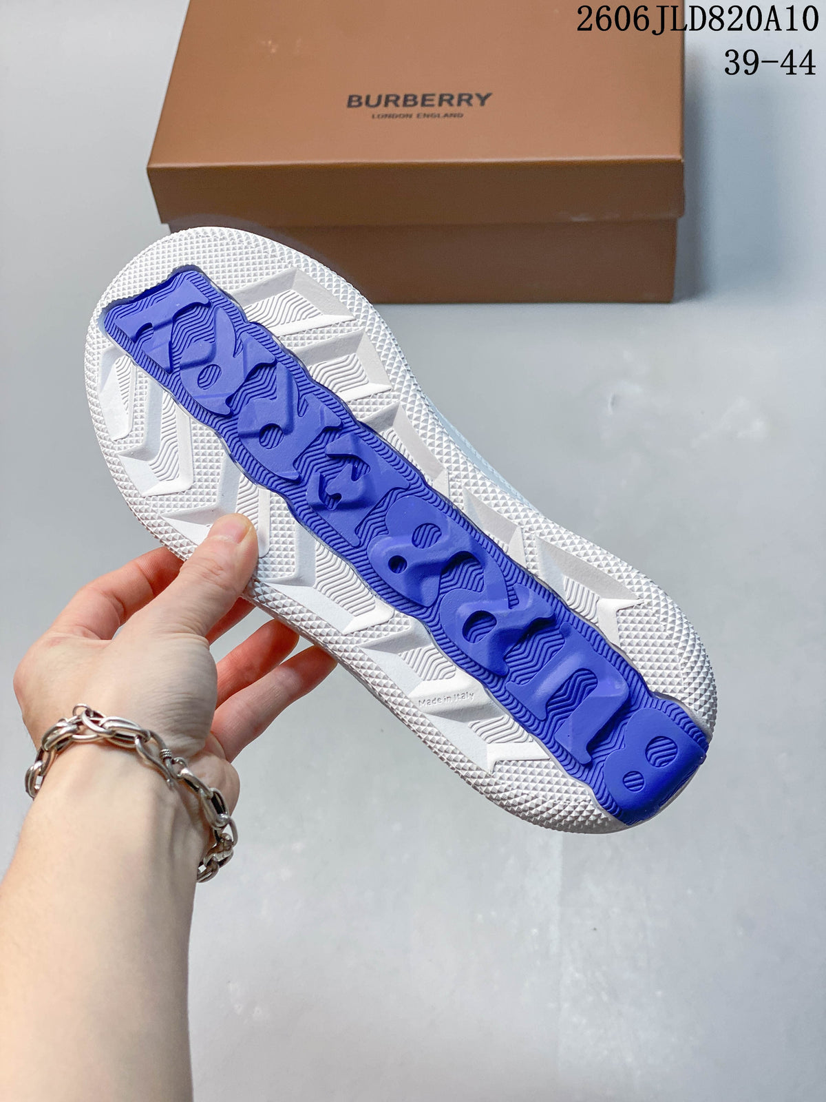 Burberry White Low-Top Sneakers with Check Panels 06JLD820A10