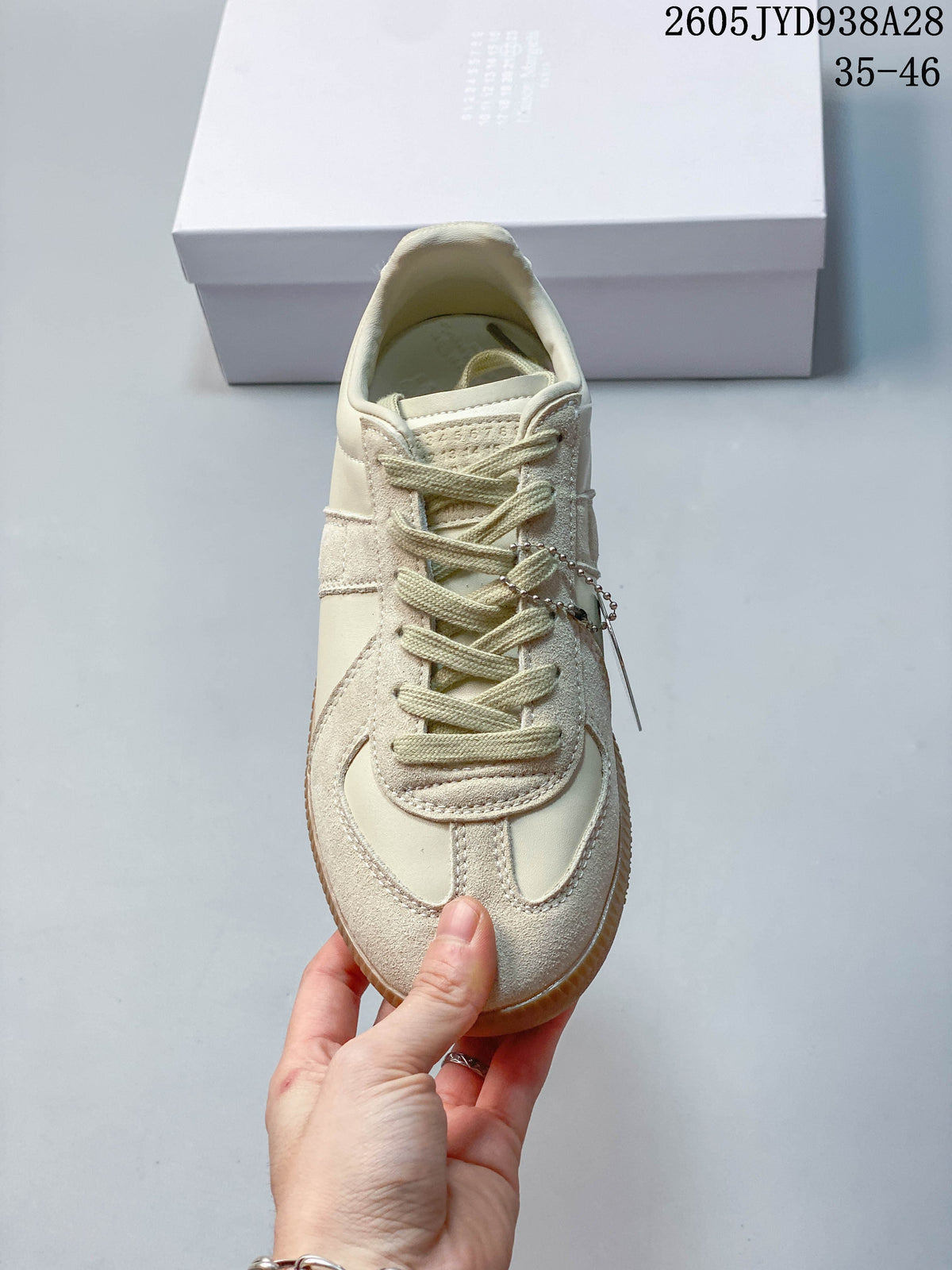 Maison Margiela Replica Low-Top Sneakers in Cream