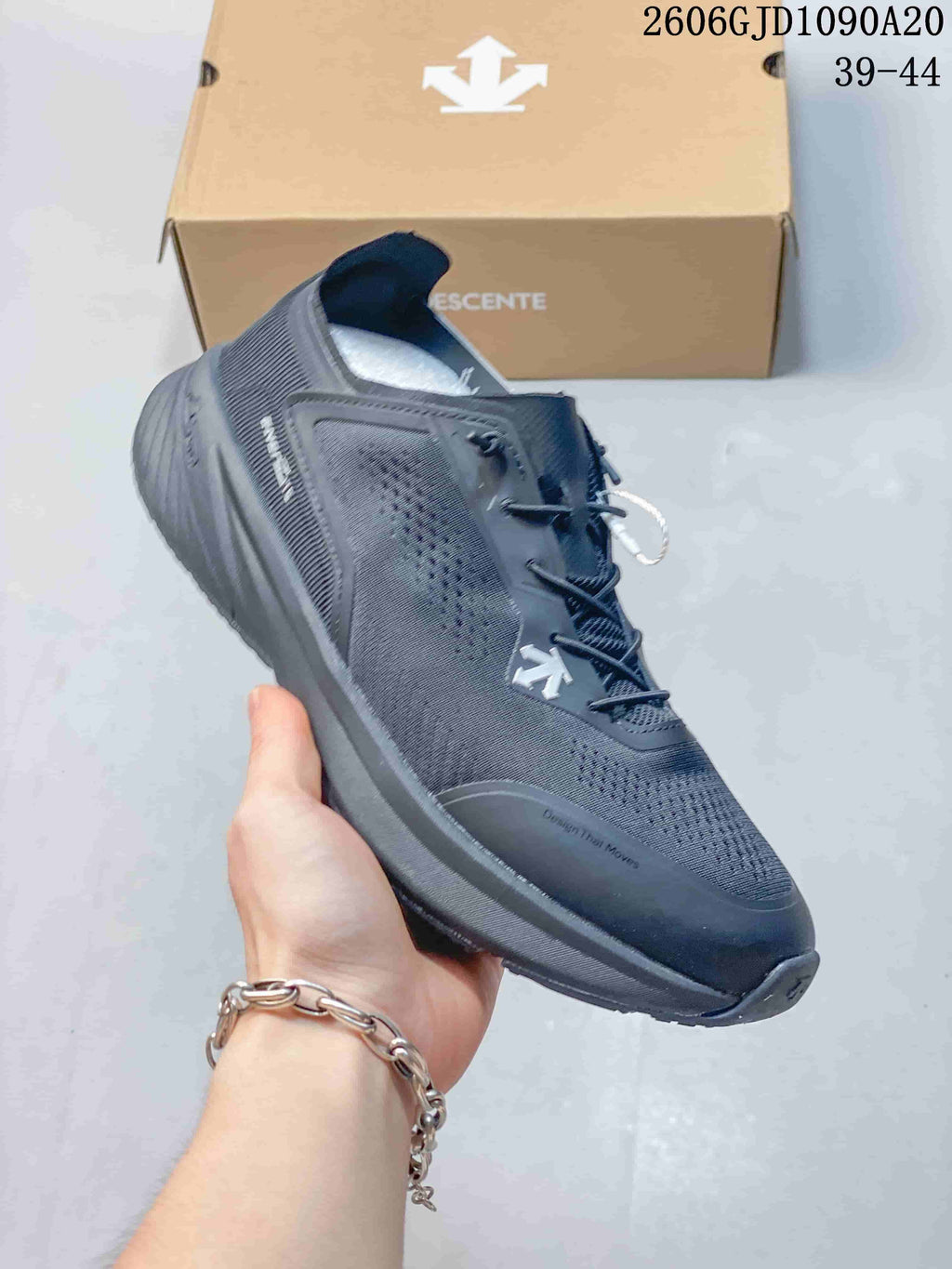 Descente Lavitate 3.0 Wire Running Shoes, Dark Gray