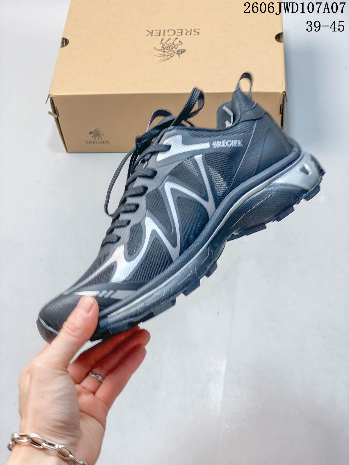 Sregiek Low-Top Hiking Shoes in Charcoal and Silver