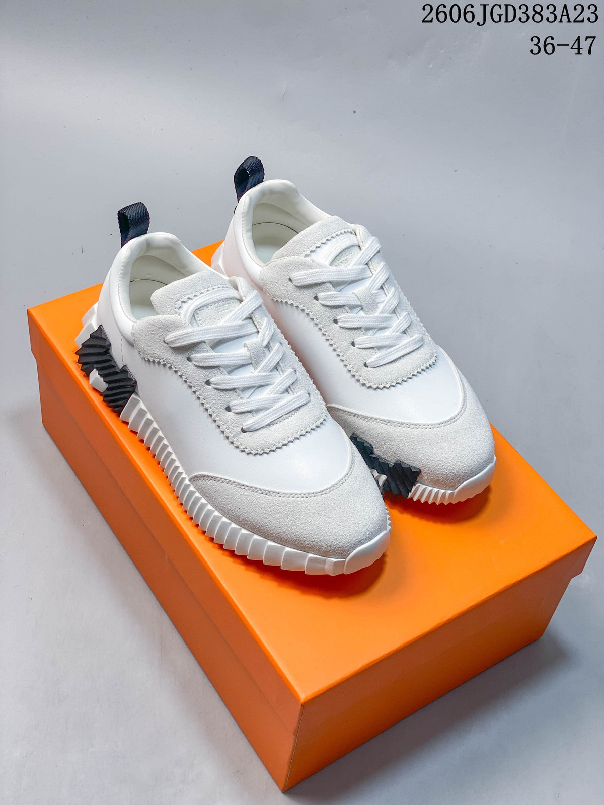 Hermès White Low-Top Casual Sneakers 2606JGD383A23