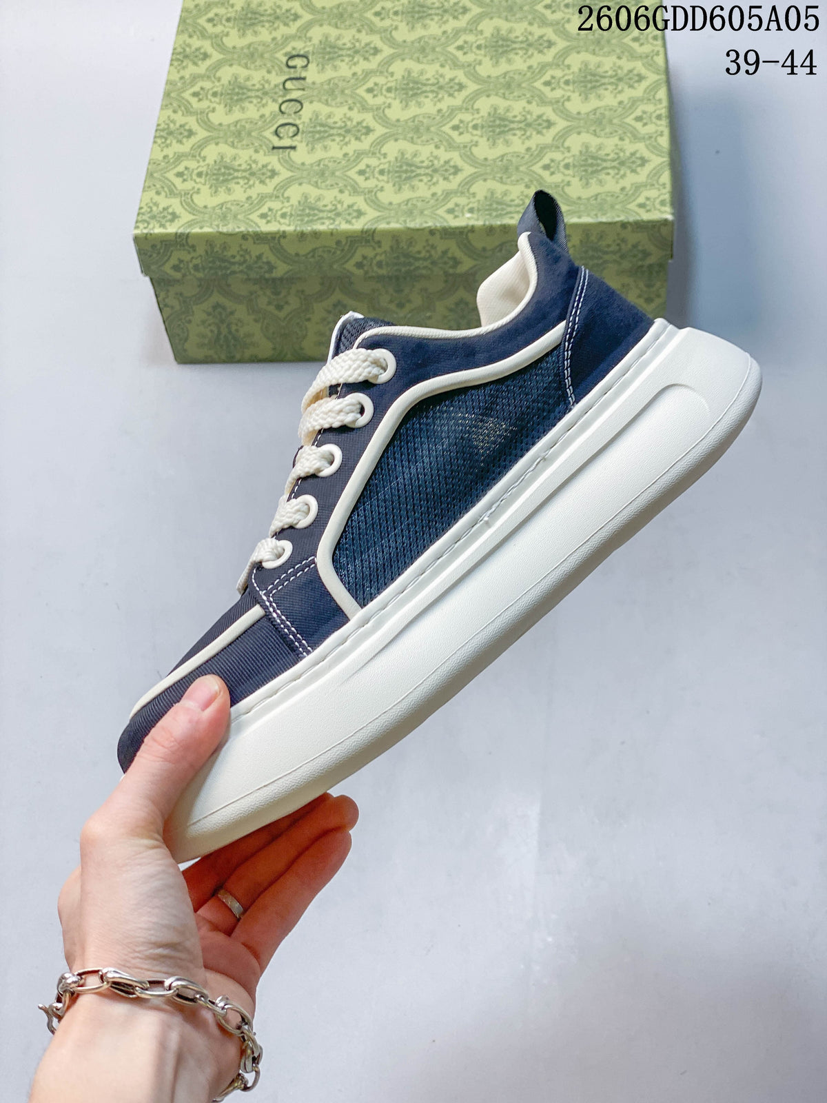 Gucci Screener GG Sneakers in Navy and White 06GGD605A05