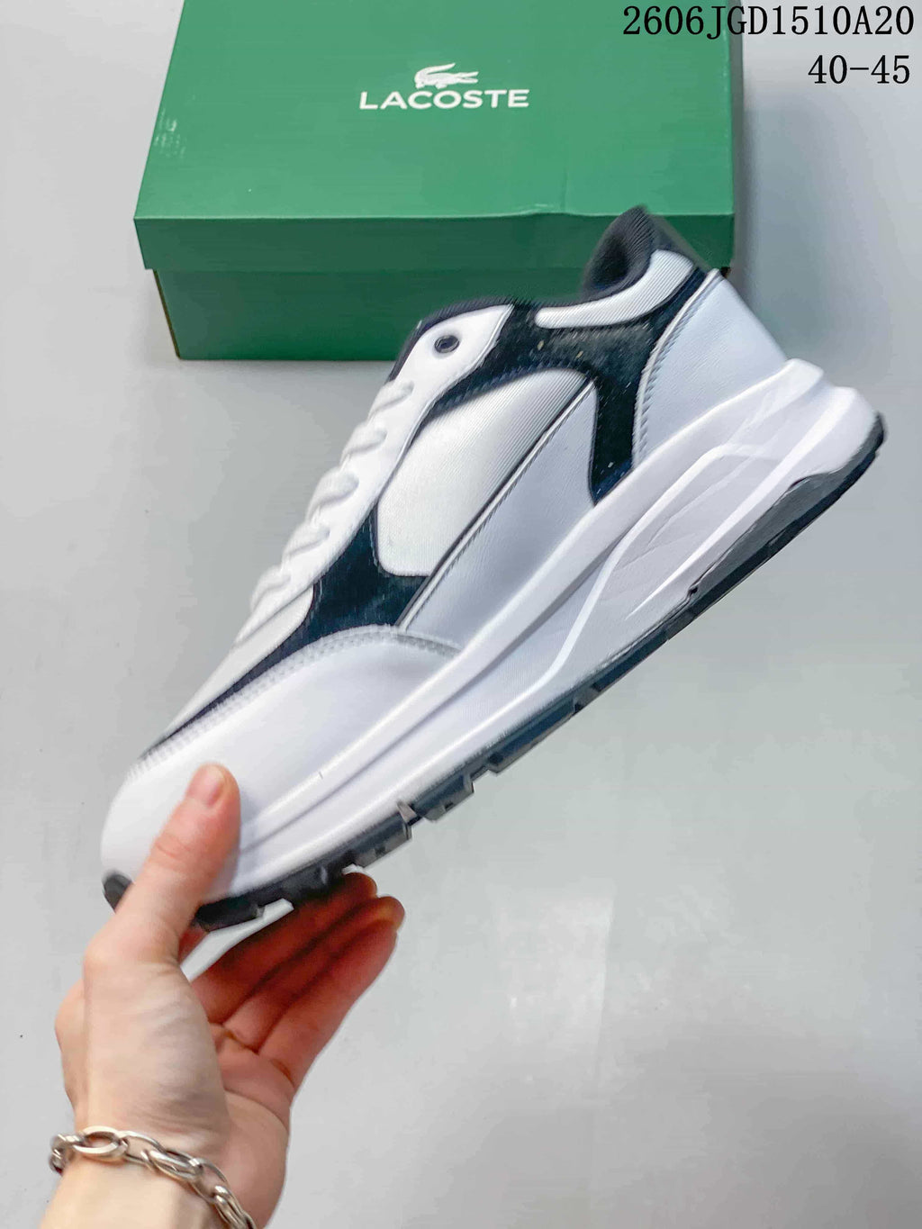 Lacoste 611140ASEQQ White and Navy Low-Top Sneakers