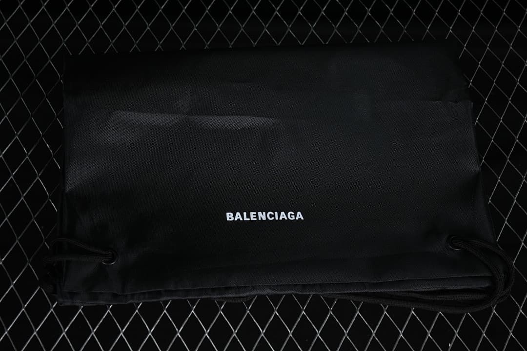 Balenciaga 3XL Sneaker in Black, Style W3XCH1000