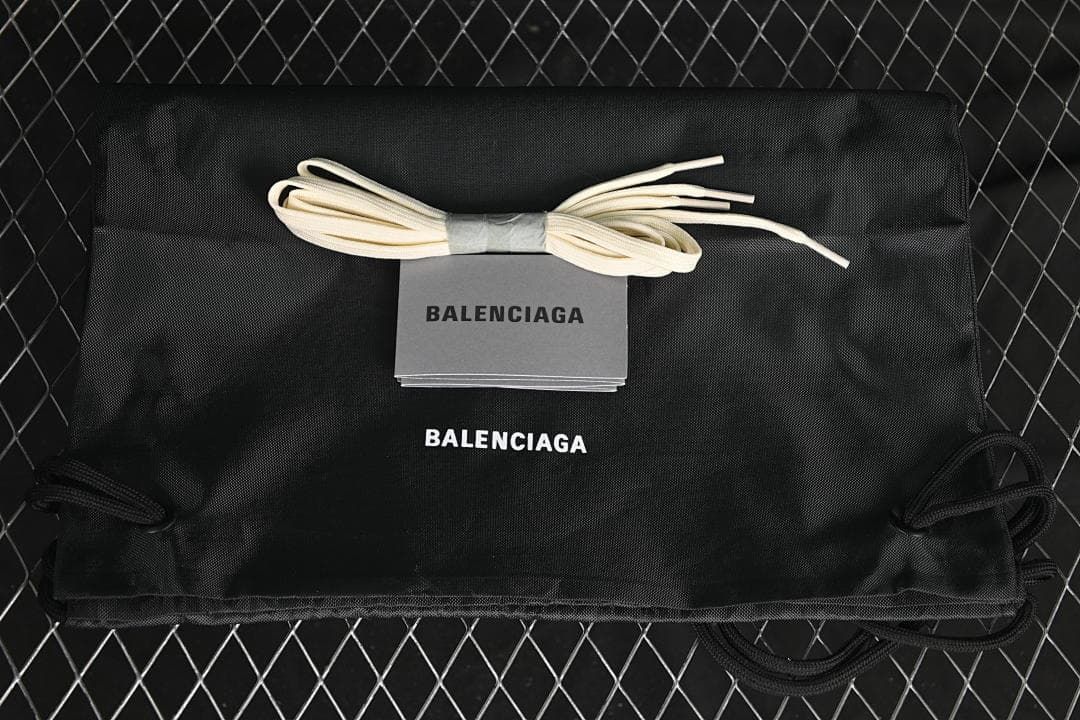 Balenciaga Hamptons Worn-Out Sneakers in Off-White and Red