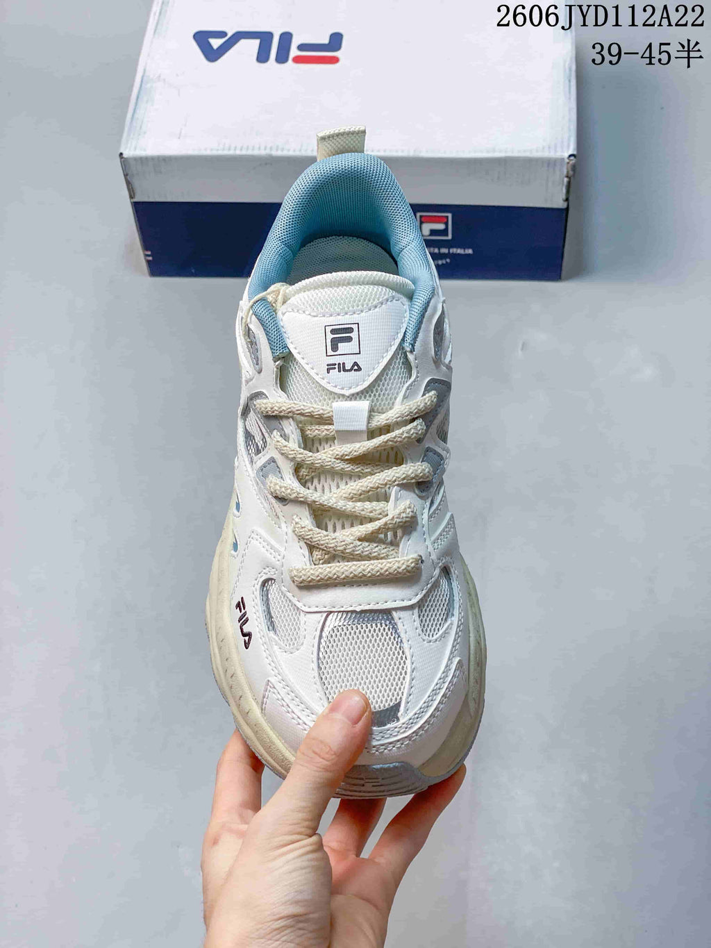 FILA 612520ASUOI Retro Sneakers, White and Blue