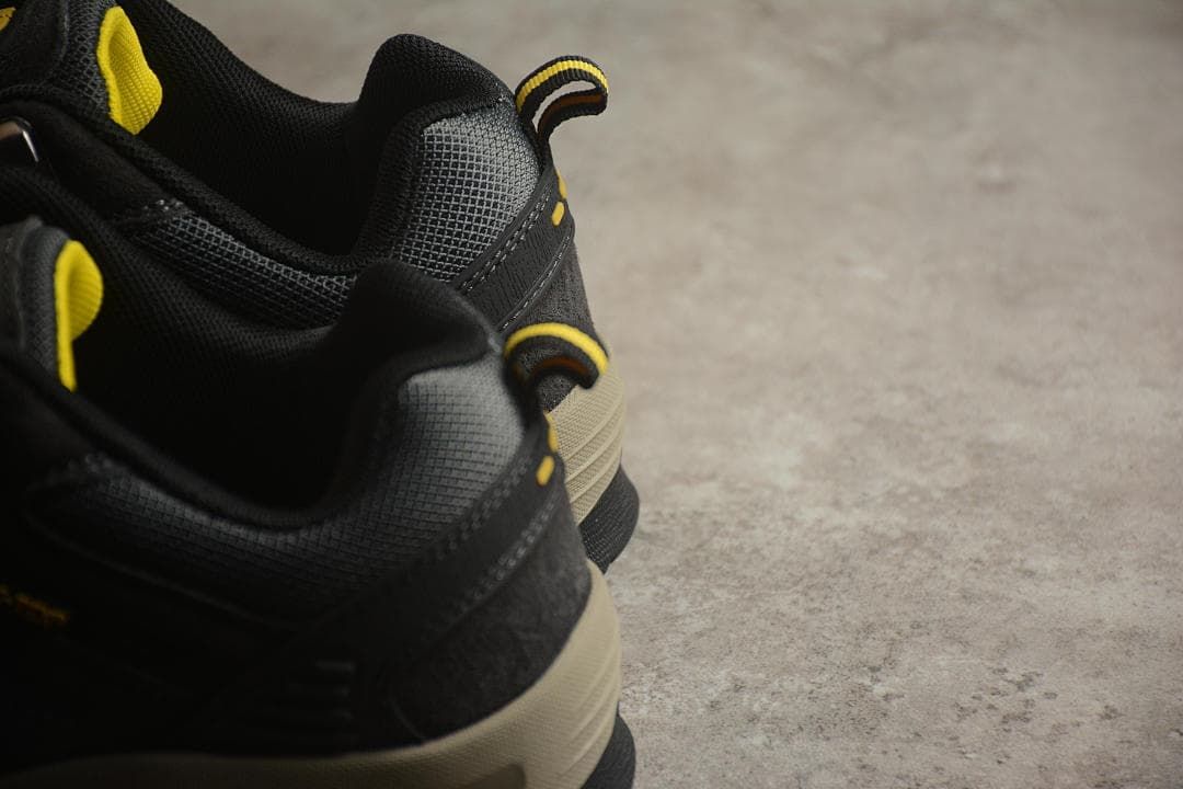 The North Face Gery 816B Hiking Shoes, Black and Yellow