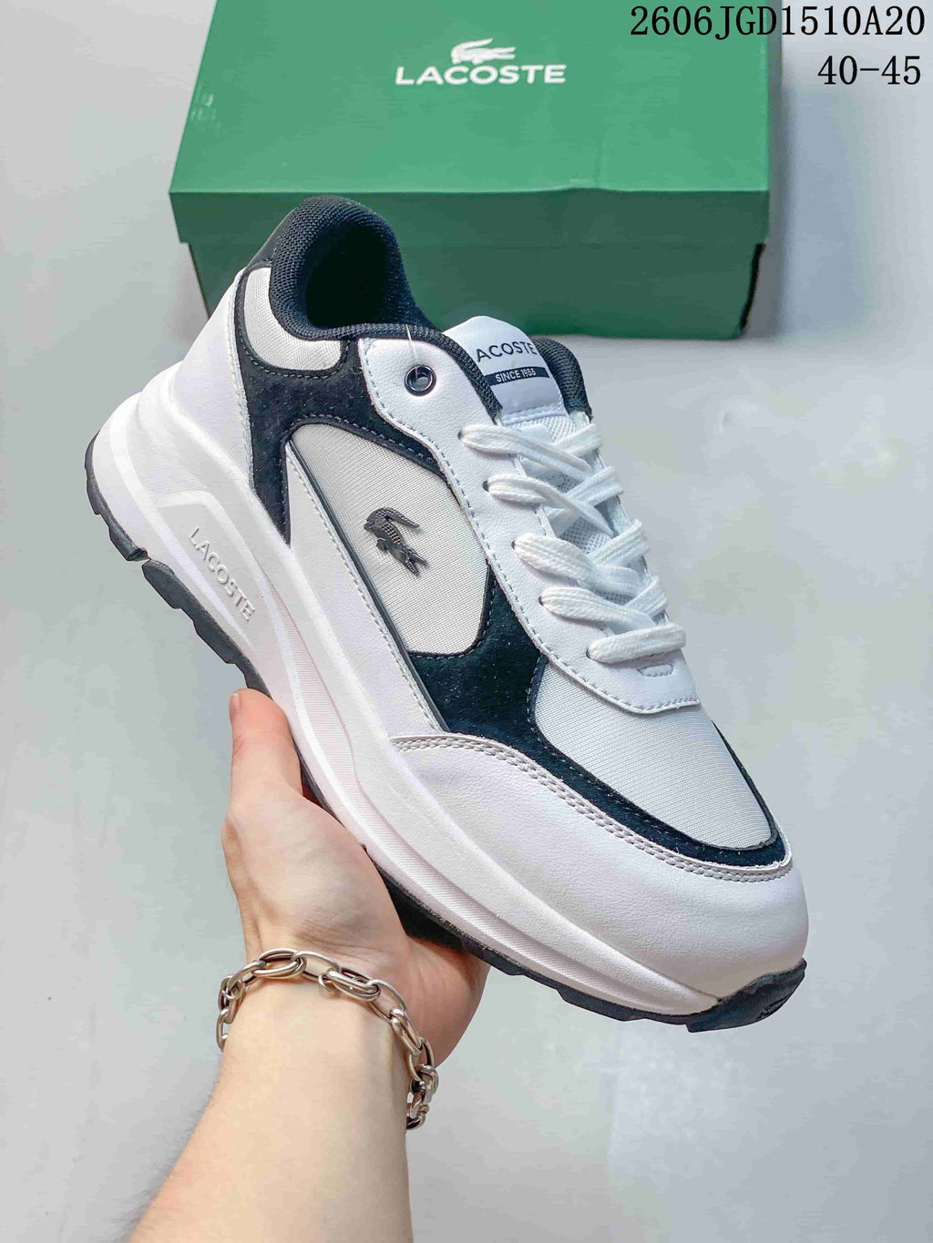 Lacoste 611140ASEQQ White and Navy Low-Top Sneakers