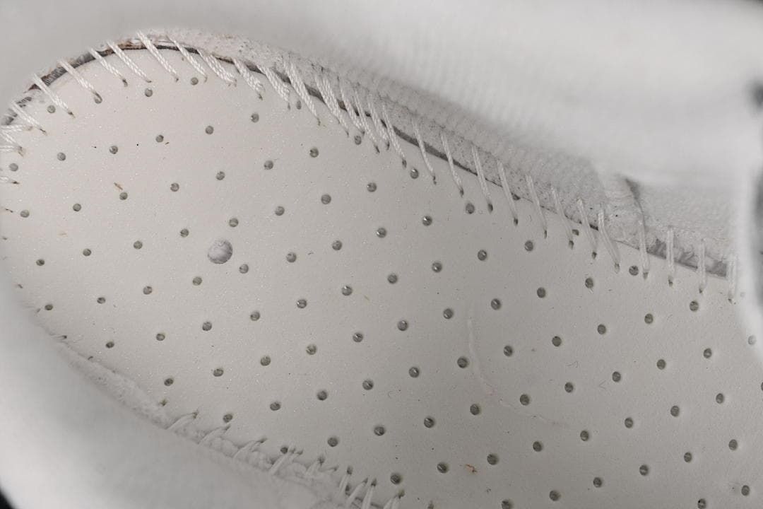 Balenciaga Hamptons Worn-Out White Sneakers WCURS9000