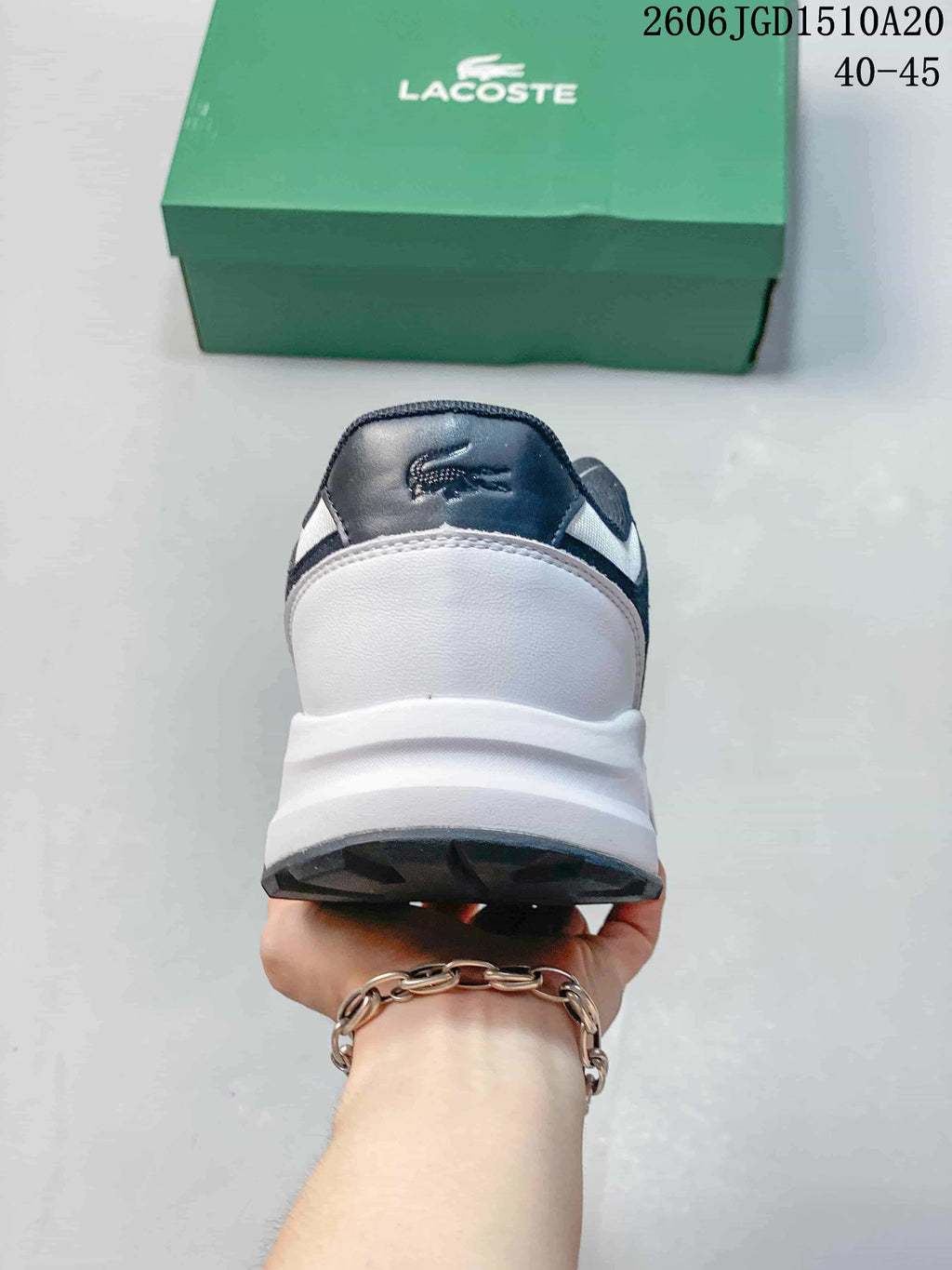 Lacoste 611140ASEQQ White and Navy Low-Top Sneakers