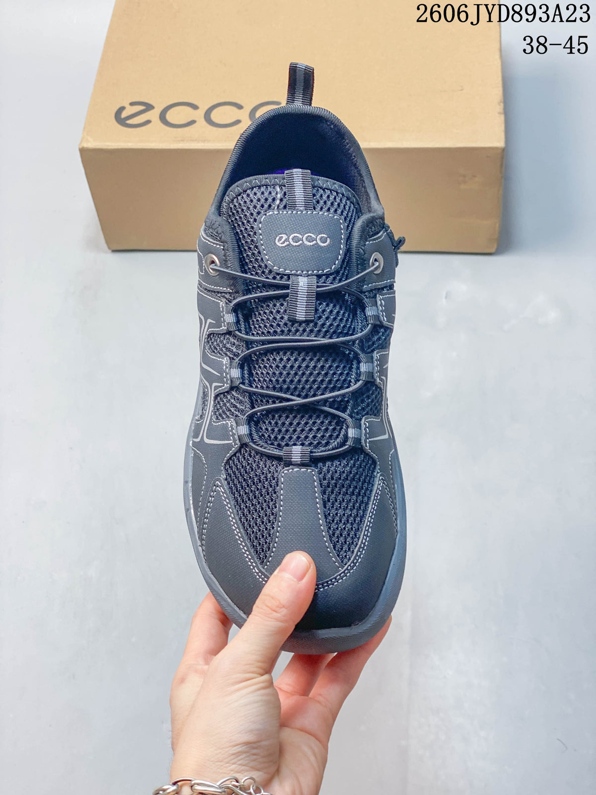 ECCO Sko Low-Top Hiking Shoes in Gray