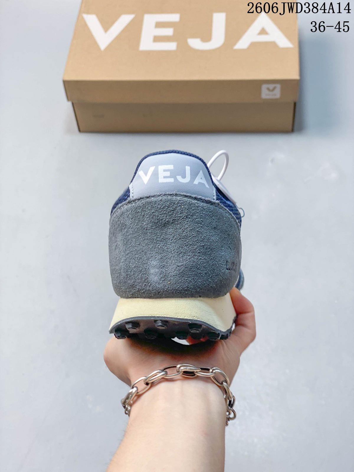 Veja Esplar Sneakers in Navy and Grey