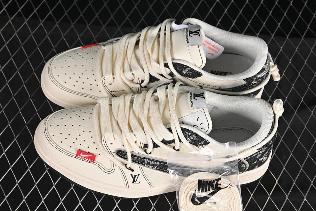 Travis Scott x Fragment Air Jordan 1 Low OG SP Sneakers