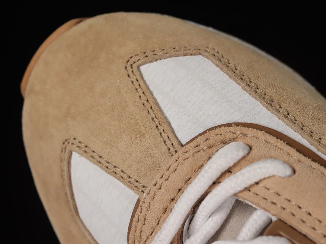 Adidas Retropy E5 IF2566 Sneakers in Beige and Brown