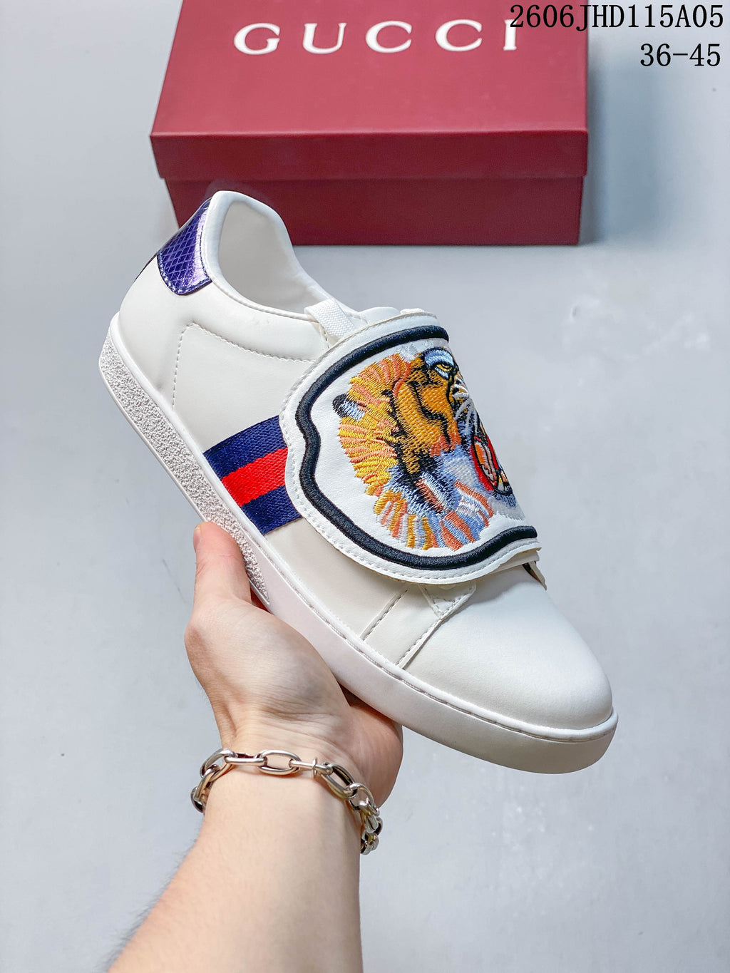 Gucci G34087 White Embroidered Low-Top Sneakers