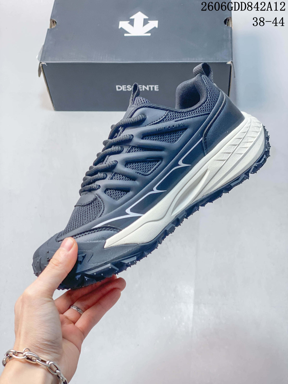 DESCENTE 2606GDD842A12 Gray Trail Running Sneakers
