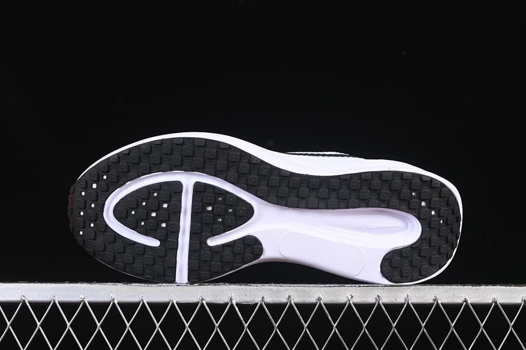 Nike Revolution 8 Running Shoes White Black HJ9198-101