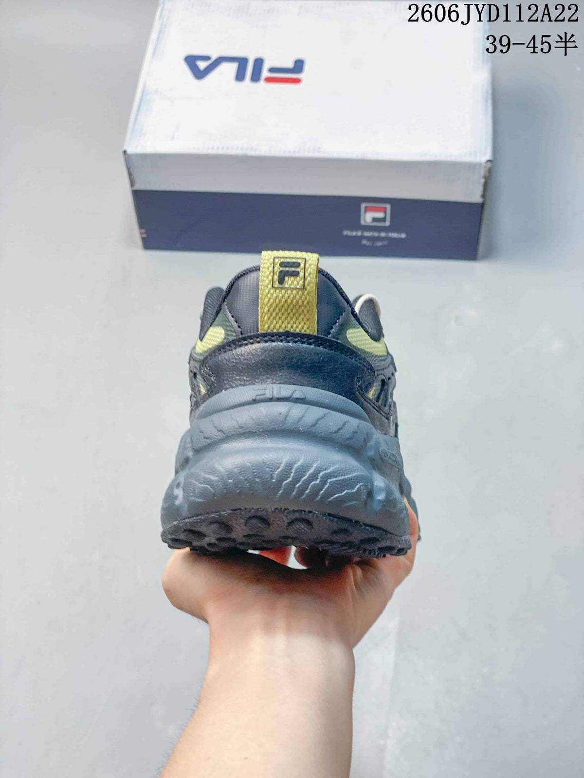 FILA 612520ASUOI Retro Sneakers in Charcoal and Lime