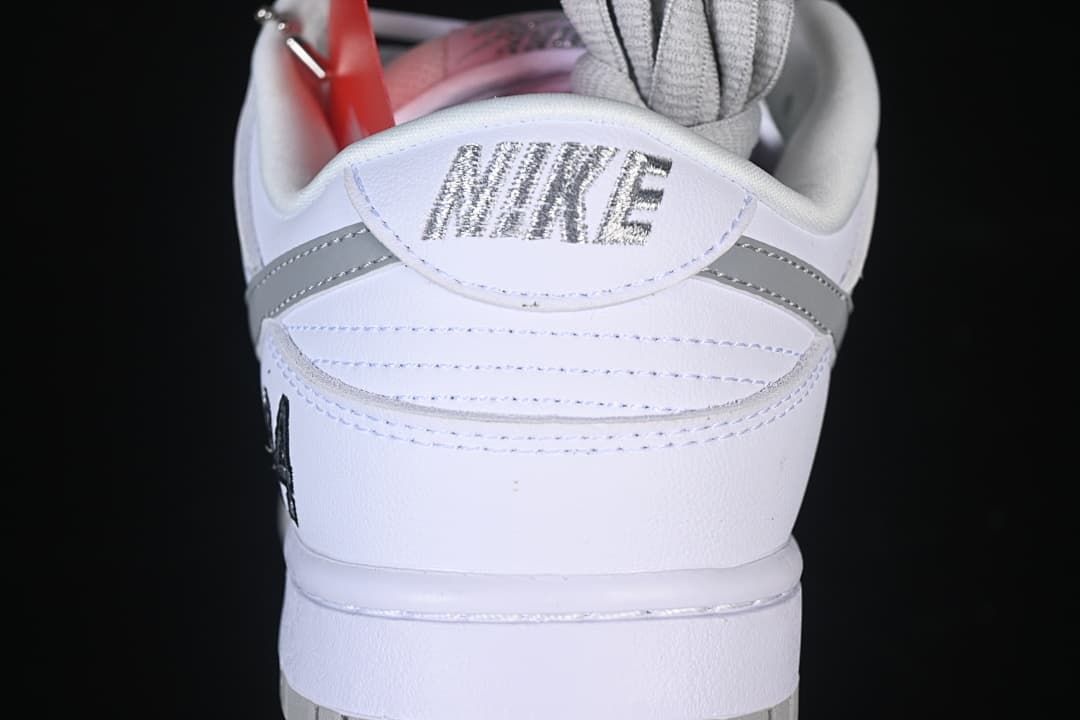 Nike SB Dunk Low Supreme White HQ8487-100