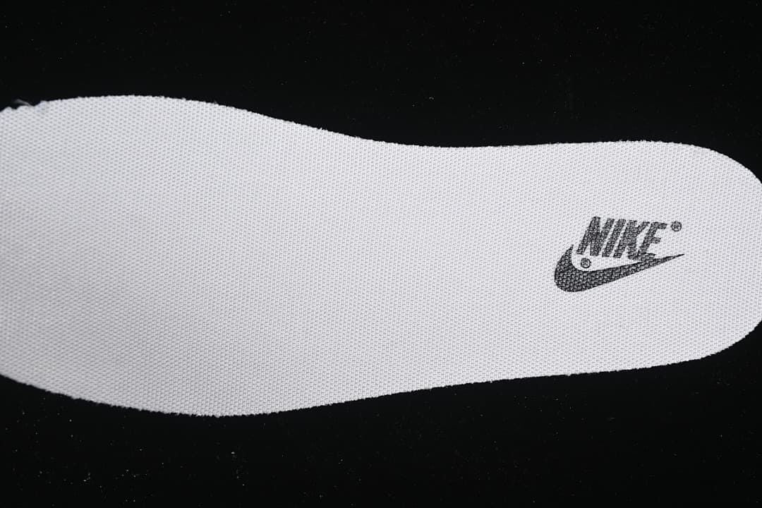 Nike SB Dunk Low Snake Pattern White and Black YX5066-275