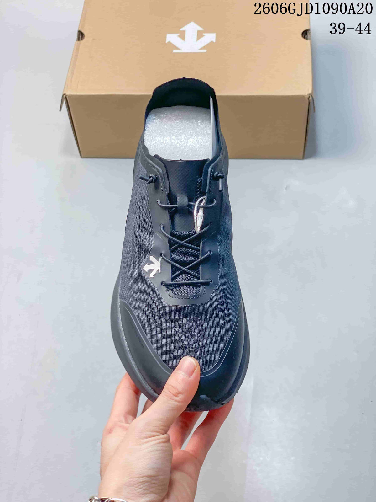 Descente Lavitate 3.0 Wire Running Shoes, Dark Gray