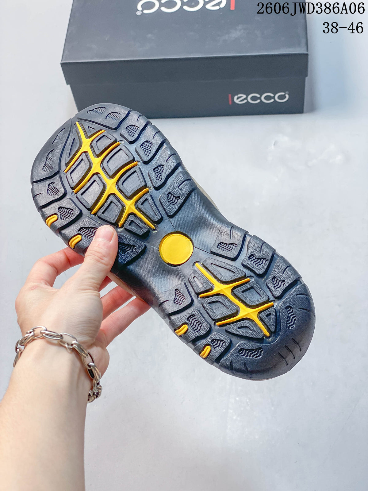 ECCO Men's Outdoor Closed-Toe Sandals 06JWD1546A06