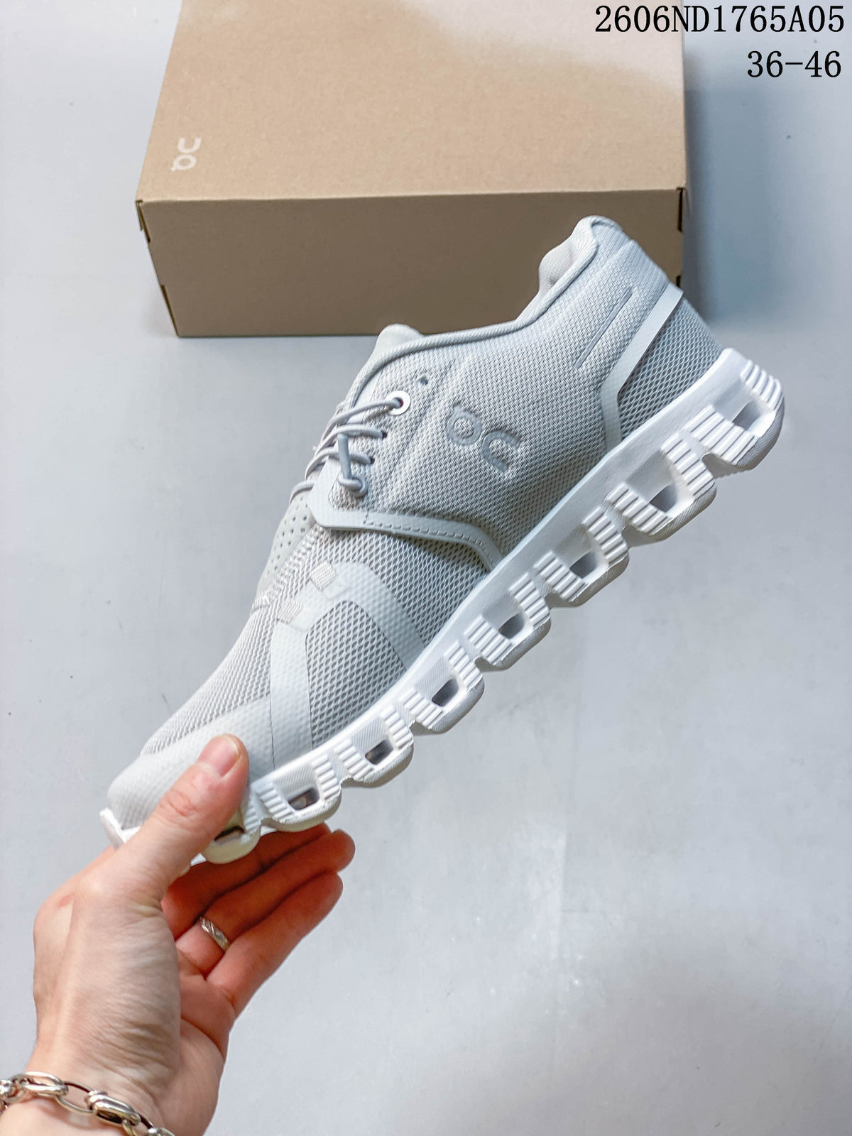 On Cloud 5 Sneakers in Light Grey