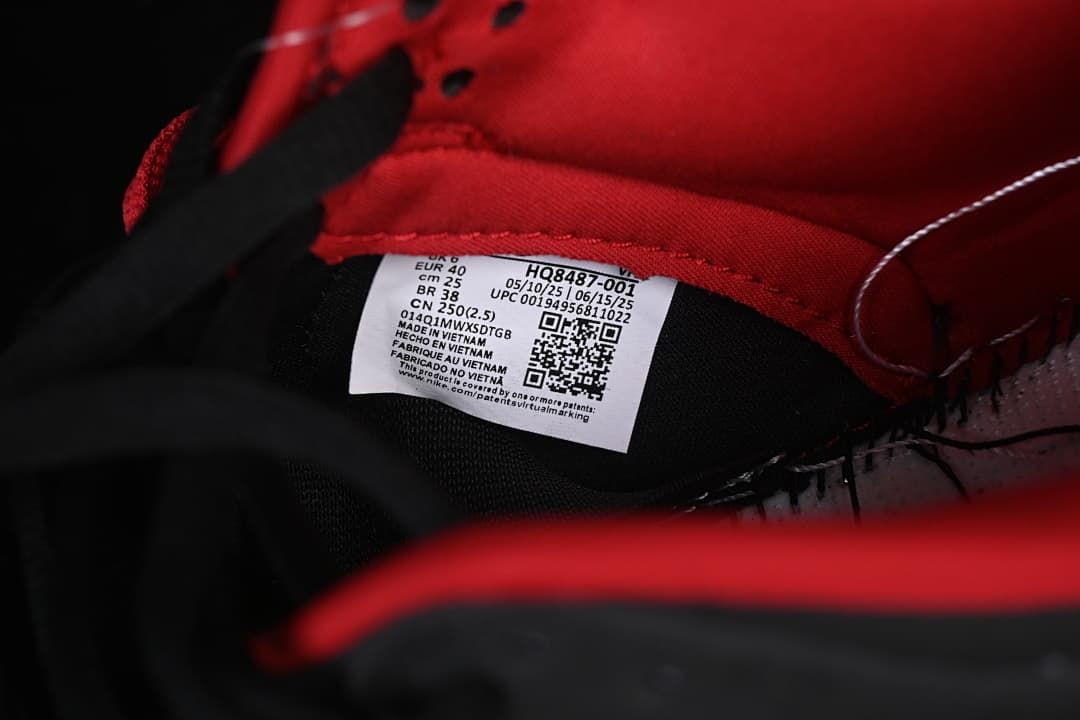 Nike SB Dunk Low Pro QS Supreme Black Red HQ8487-001