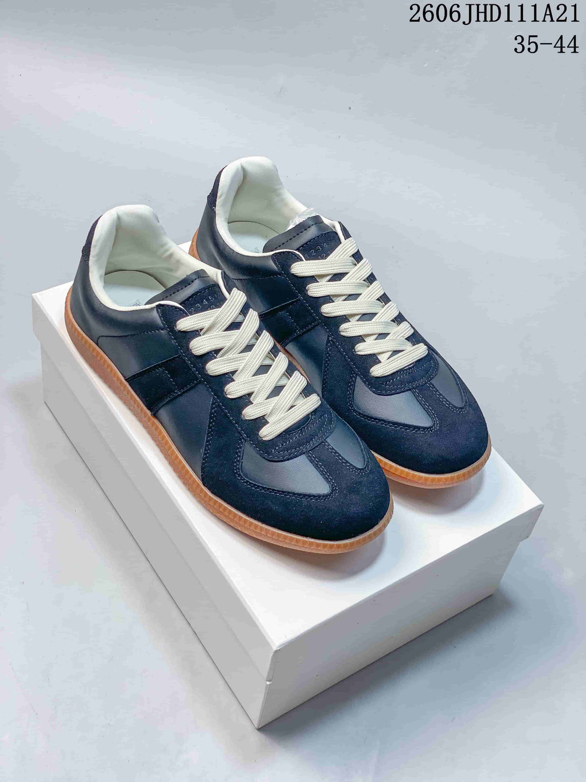 Maison Margiela Replica Low-Top Sneakers in Navy